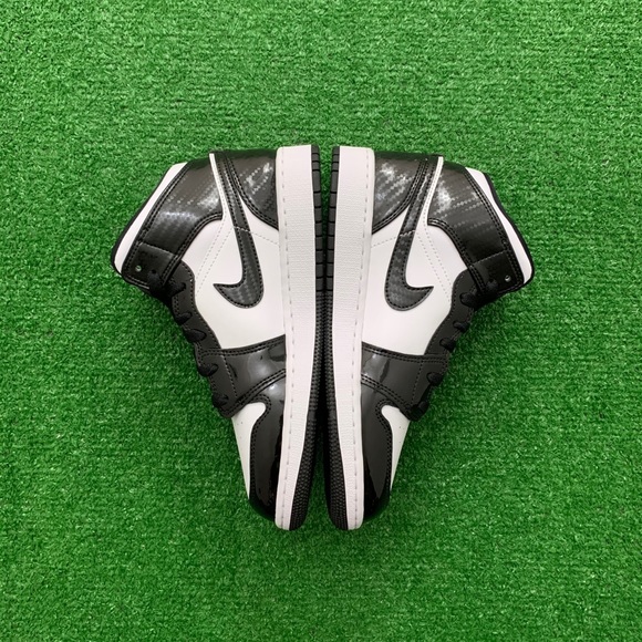 🐼*NEW* Air Jordan 1 Mid “Carbon Fibre” (GS) - Picture 4 of 10